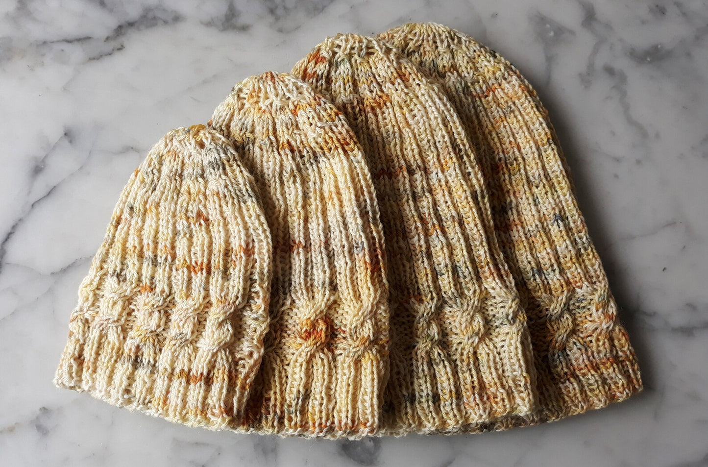 🧶 Simple Cable Knit Beanie – Seamless Sock Yarn Hat Pattern (PDF)