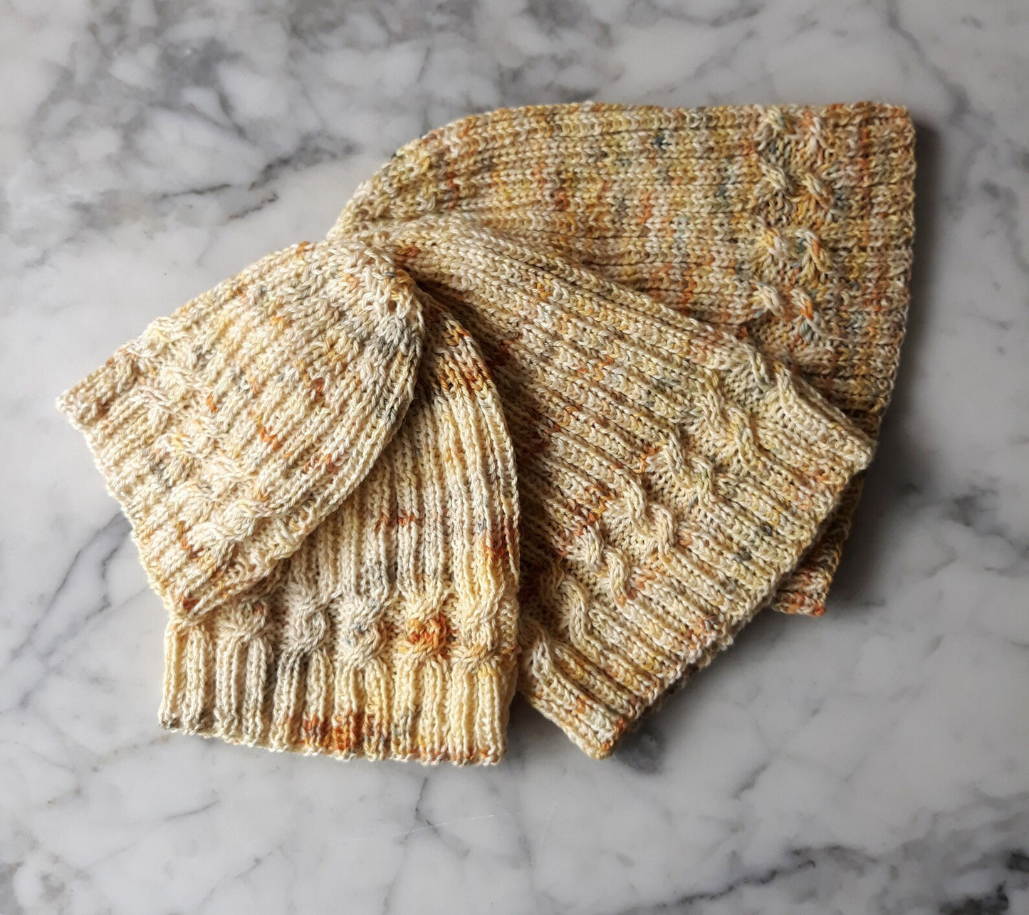 🧶 Simple Cable Knit Beanie – Seamless Sock Yarn Hat Pattern (PDF)