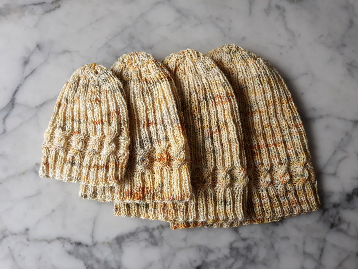 🧶 Simple Cable Knit Beanie – Seamless Sock Yarn Hat Pattern (PDF)