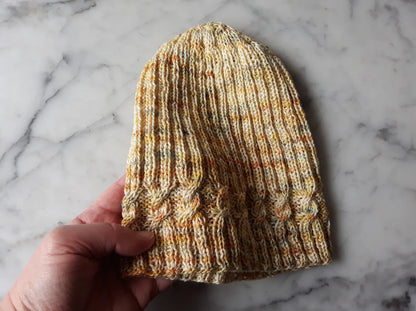 🧶 Simple Cable Knit Beanie – Seamless Sock Yarn Hat Pattern (PDF)