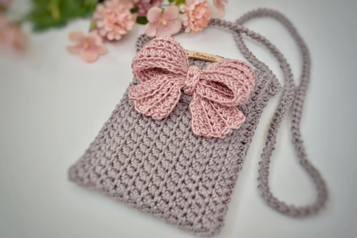 📱 Phone Bag with Bow – Cute & Modern Crochet Pattern