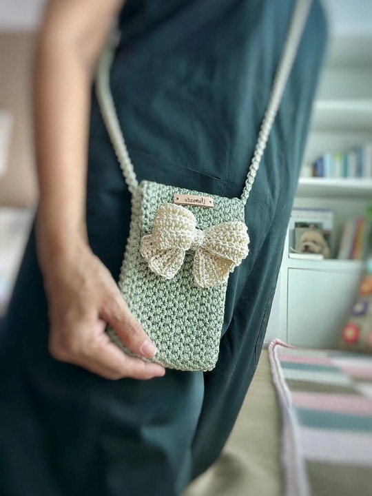 📱 Phone Bag with Bow – Cute & Modern Crochet Pattern