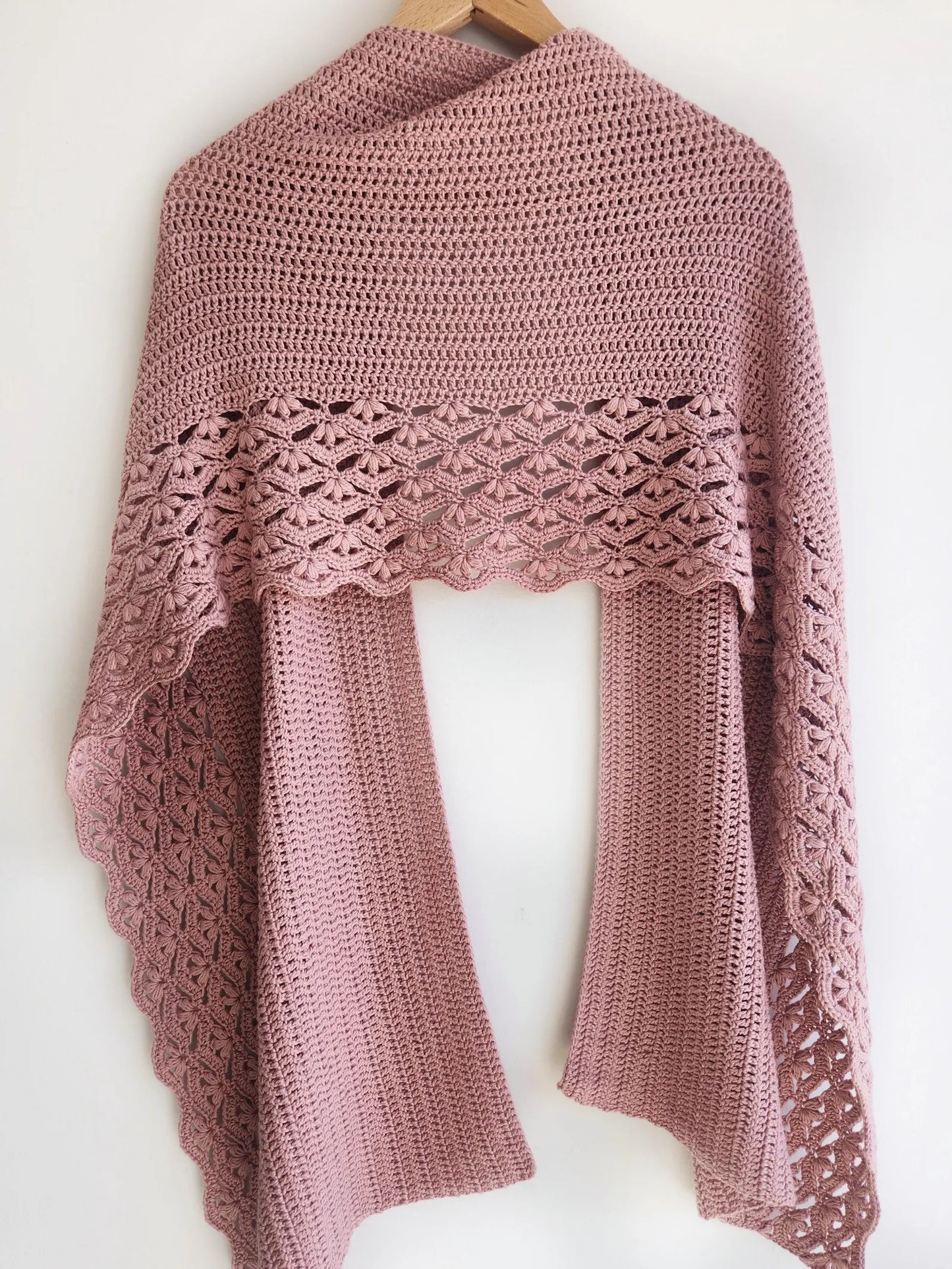 🌸 Beginner-Friendly Floral Crochet Wrap – Light & Lacy (PDF)